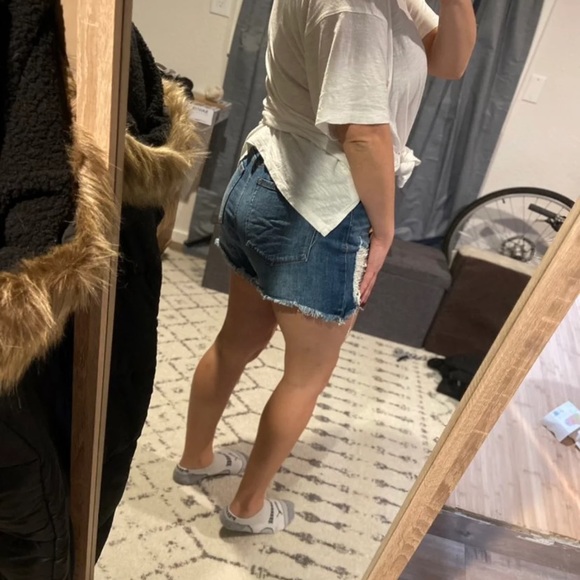 Good American Bombshell Short - Picture 2 of 8